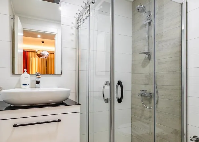 Retro No 7, Cleopatra Apartment *